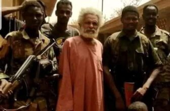   أبو عركي البخيت يواجه الحرب بصموده