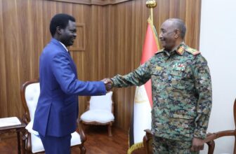  البرهان يبحث مع مناوي وممثلين لدارفور العون الإنساني ودعم الجيش