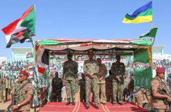 بحضور كباشي ومناوي تخريج دفعة جديدة من جيش تحرير السودان