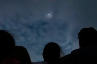 كسوف كُلِي للشمس ٨ أبريل والعيد الأربعاء ١٠ ابريل