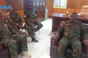 الوالي يلتقي قائد بالجيش.. وبٌشريات بدَحَرَ التَمَرَّد قريباً