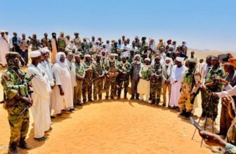 القوة المشتركة تتفقد خطوط الدفاع  للمقاومة الشعبية بالفاشر