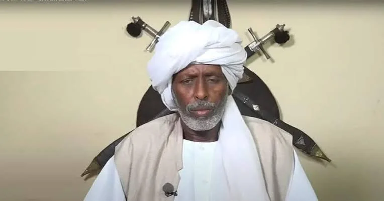 قال رئيس المقاومة الشعبية بالسودان ورئيس المجلس الأعلى لنظارات البجا الناظر محمد الأمين ترك، إن السودان مقبل الآن على تصحيح كامل، مضيفا (ومافي حاجه اسمها دعم سريع ولا دعم بطئ ولا غيره)، منوها إلى أنه ستكون هناك مؤسسة عسكرية واحدة قوية جدا.