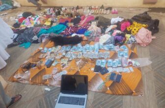 العٌثور على مبالغ ومقتنيات ثمينة بحوزة « دعامية »