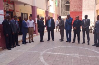 السفير السوداني بالقاهرة يقرع جرس الامتحانات