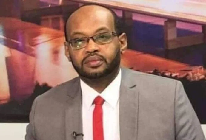 أكد رئيس تحرير صحيفة الكرامة محمد عبد القادر ان محاولات التقارب بين السودان والإمارات بداية نهاية الحرب بالسودان .