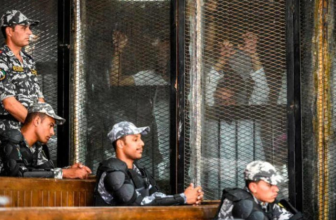 قضت الدائرة الأولى «إرهاب» بمحكمة الجنايات في القاهرة، السبت، بمعاقبة 9 متهمين بالإعدام، و28 بالسجن المشدّد (15 عاماً)، و3 آخرين بالسجن المشدّد (10 سنوات)،