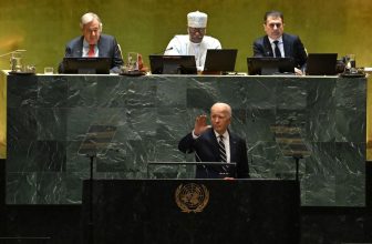 الرئيس الأمريكي يطالب دول العالم بالتوقف عن تسليح أطراف الحرب في السودان