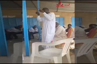 سودانيون لاجئون بدولة تشاد يرفضون المساعدات الإماراتيه.. المنبر  وعيك يبني وطنا🇸🇩