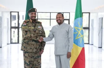 أبي أحمد  من بكين (يلمح) باستئناف محادثات بورتسودان مع البرهان