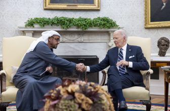 بايدن يناقش مع بن زايد دور الإمارات في الصراع بالسودان