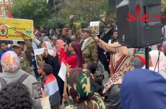 مظاهرات مؤيدة للجيش والقوات النظامية بالتزامن مع خطاب حمدوك في لندن.. المنبر وعيك يبني وطنا 🇸🇩