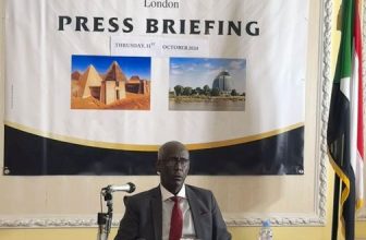 مؤتمر لسفير السودان بلندن وتوزيع وثائق لتورّط الإمارات في الحرب
