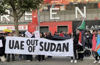 بسبب حرب السودان..متظاهرون يطالبون آرسنال الإنجليزي بقطع العلاقات مع طيران الإمارات