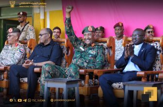 البرهان يشارك في احتفالات المسيحيين ويدعو للمحبة والسلام