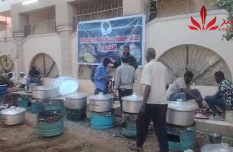 شاهد بالفيديو.. منظمة سقيا واطعام تطعم  الوافدين لأمدرمان من قرية الحضور من شرق الجزيرة المنبر وعيك يبني وطنا 🇸🇩