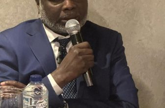 وزير المالية السوداني يفندّ الحقائق بشأن التصرّف في المساعدات الإنسانية