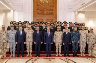 ‏السيسي يجتمع بقادة الجيش والأجهزة الأمنية..ماذا هناك؟