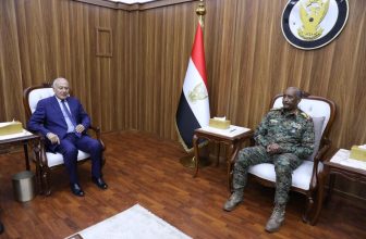 لقاء بين البرهان وأمين عام جامعة الدول العربية بشأن أزمة السودان