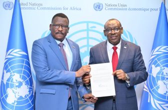 اعتماد سفير السودان بإثيوبيا بـ”كلافير قاتيت”