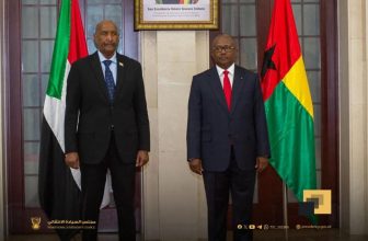 البرهان يصل غينيا بيساو في ثاني محطاته الأفريقية..