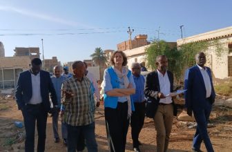 مسؤولة أممية تقف على حجم الدمار في القطاع الصحي بأم درمان..