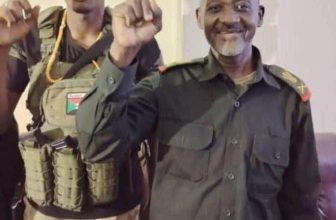 في ملحمة الجمعة.. “لقاء الأب بإبنه” –   اللواء شمس الدين عبد الوهاب يلتقي إبنه محمد