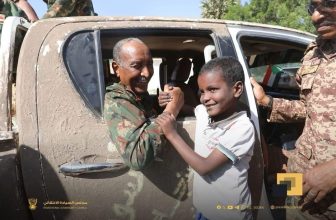 البرهان مع أبطال المستقبل احتفالاً بانتصارات القوات المسلحة