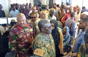 توجيهات بإنهاء صفوف المواطنيين أمام بنك الخرطوم في أم درمان..