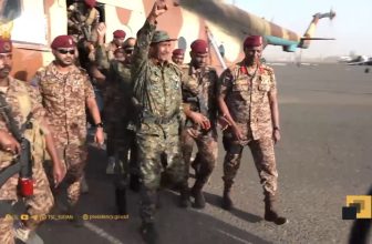 شاهد : البرهان  يصل بالطائرة الرئاسية إلى مطار الخرطوم الدولي ويسجد شاكرا لله. المنبر وعيك يبني وطنا 🇸🇩