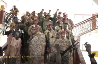 شاهد بالفيديو : البرهان يصل إلى القصر الجمهوري بعد تحريره من مليشيا الدعم السريع – المنبر وعيك يبني وطنا 🇸🇩