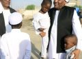 في يوم العيد.. رئيس الوزراء يتفقد النازحين ببورتسودان..