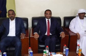 كامل إدريس يزور جهاز المخابرات العامة..