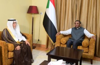 تفاصيل لقاء رئيس الوزراء والسفير السعودي..