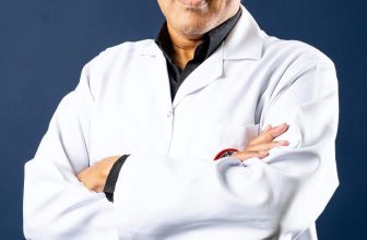 نقل وزير شهير إلى المستشفى إثر تعرضه لحادث ..