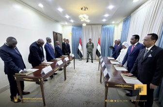 “8” وزراء يؤدون القسم أمام البرهان