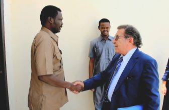 تفاصيل لقاء حاكم دارفور والخبير الدولي لحقوق الانسان