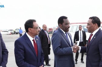 رئيس الوزراء يتوجه إلى مصر