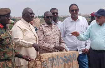 عقار يتفقد مواقع حيوية بالخرطوم