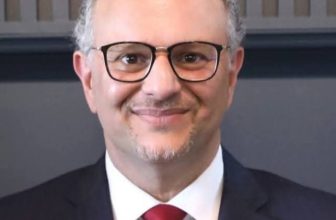 مستشار ترامب يعلق على انتهاكات مليـ شيا الدعم السـ. ريع في الفاشر..