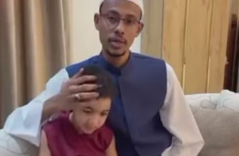 شاهد.. المصباح طلحة يخاطب السودانيين من منزله ووسط ابنائه…المنبر وعيك يبني وطنا🇸🇩