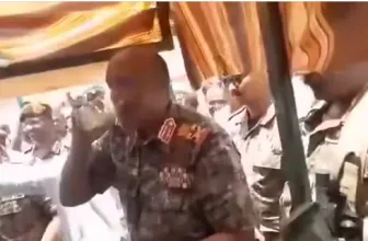 جولة للبرهان في سوق عطبرة..