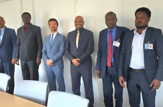 مناوي من باريس يدفع بطلب عاجل بشأن الفاشر..