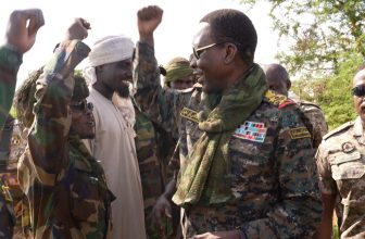 كباشي يتفقد المشتركة في الخطوط الأمامية