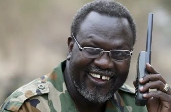 جنوب السودان.. بدء محاكمة مشار وسط إجراءات صارمة..