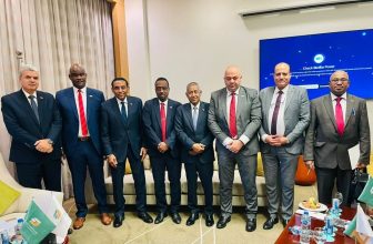 لقاء مهم لرئيس الوزراء في القاهرة قبل عودته للبلاد