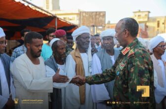 البرهان يقدم واجب العزاء في محمد طاهر إيلا