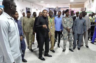 رئيس الوزراء يصدر توجيهًا بشأن مطار بورتسودان