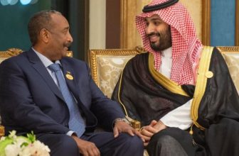 تقارير تكشف عن اتصال هاتفي بين البرهان وولي العهد السعودي