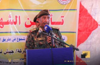 البرهان: نريد بناء السودان على أسس صحيحة وإعادة العلم القديم